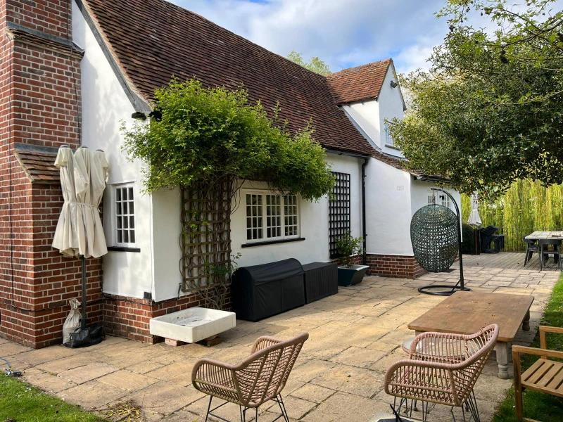 Louie Spence Cottage Wall Cleaning and Coating Essex Universal Eco Homes (1)