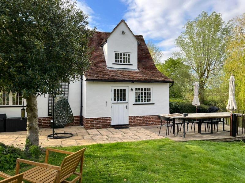 Louie Spence Cottage Wall Cleaning and Coating Essex Universal Eco Homes (2)